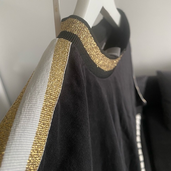 Gold & Black tee shirt - Picture 2 of 3